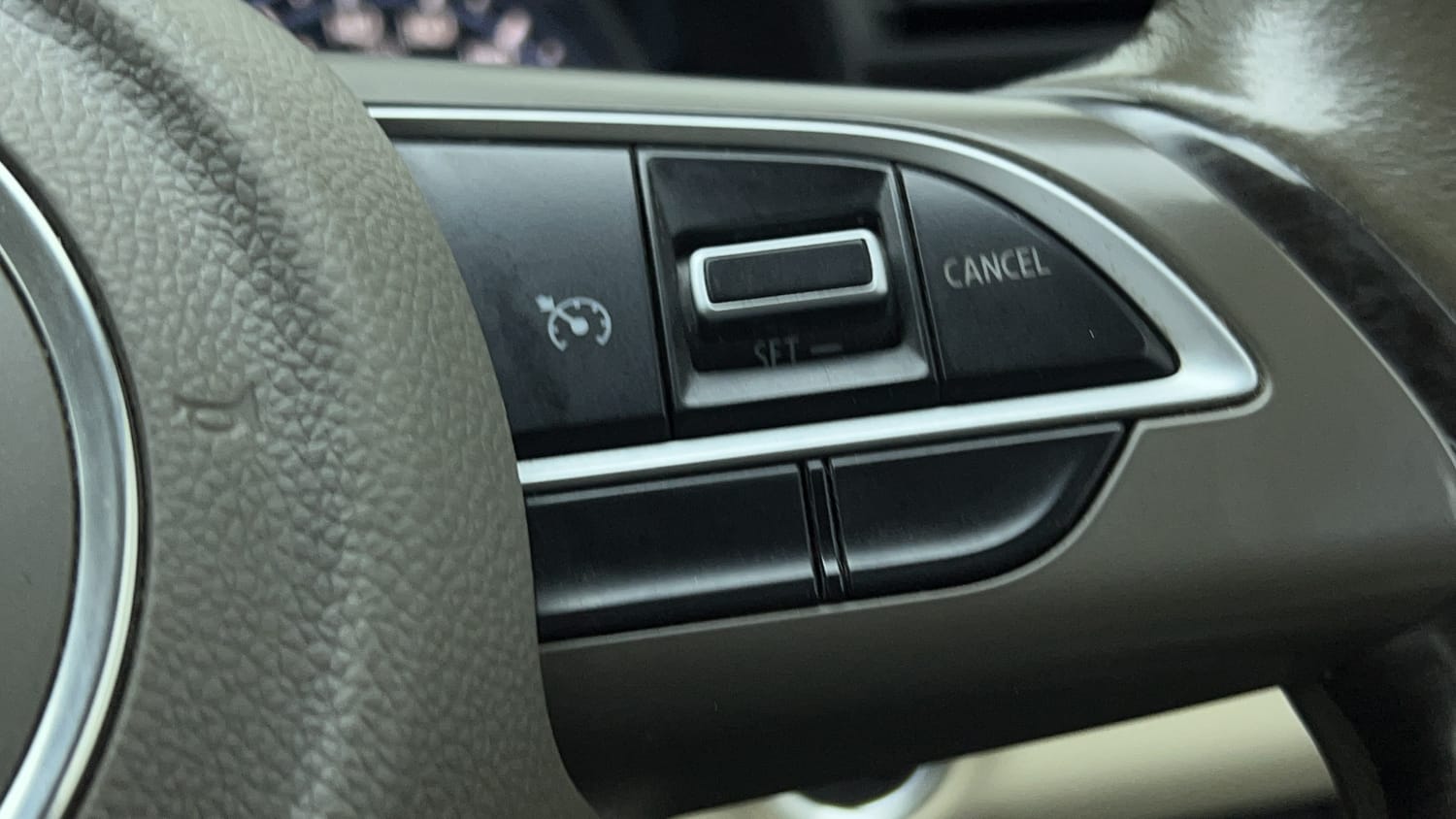 Used 2023 Maruti Suzuki Ertiga ZXi Plus AT Petrol Automatic top_features Cruise control
