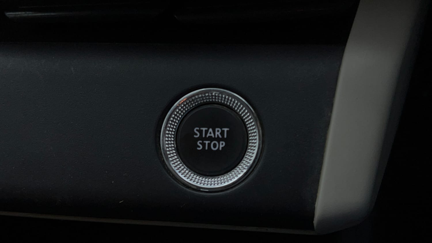 Used 2022 Renault Triber RXZ EASY-R AMT Petrol Automatic top_features Keyless start
