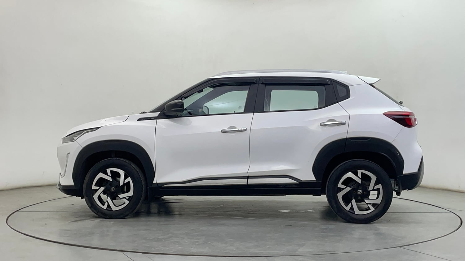 Used 2023 Nissan Magnite XV Premium Turbo CVT Petrol Automatic exterior LEFT SIDE VIEW
