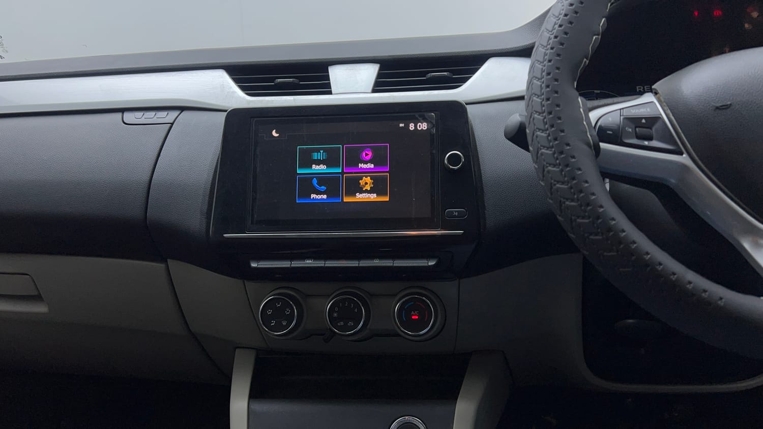 Used 2022 Renault Triber RXZ EASY-R AMT Petrol Automatic interior MUSIC SYSTEM & AC CONTROL VIEW