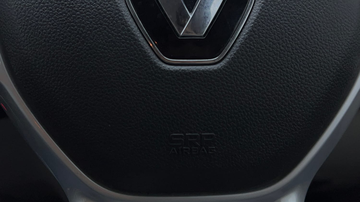 Used 2022 Renault Triber RXZ EASY-R AMT Petrol Automatic top_features Airbags