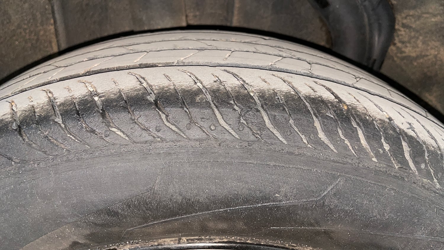 Used 2023 Nissan Magnite XV Premium Turbo CVT Petrol Automatic tyres RIGHT REAR TYRE TREAD VIEW