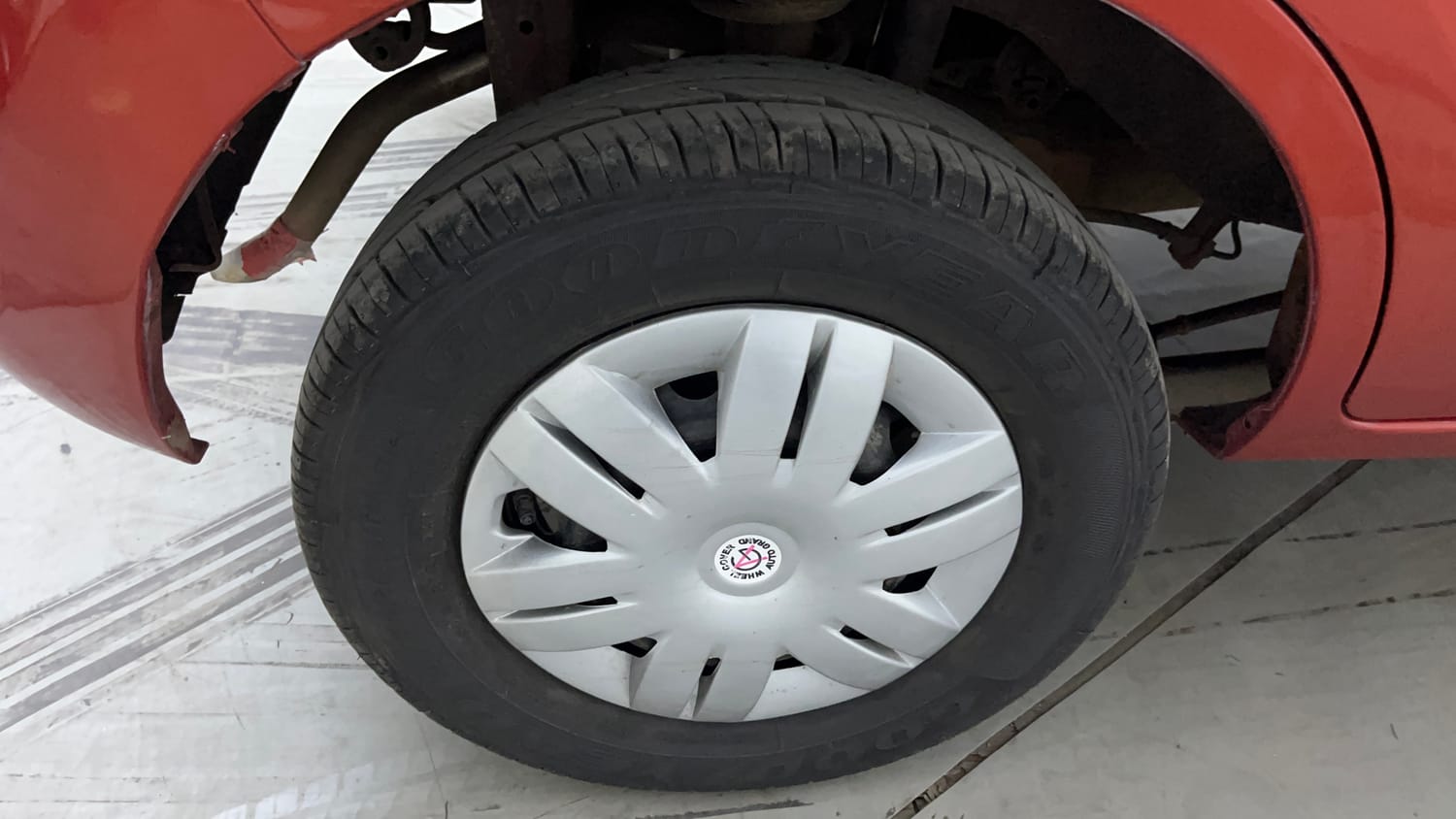 Used 2016 Maruti Suzuki Alto 800 LXi Petrol Manual tyres RIGHT REAR TYRE RIM VIEW