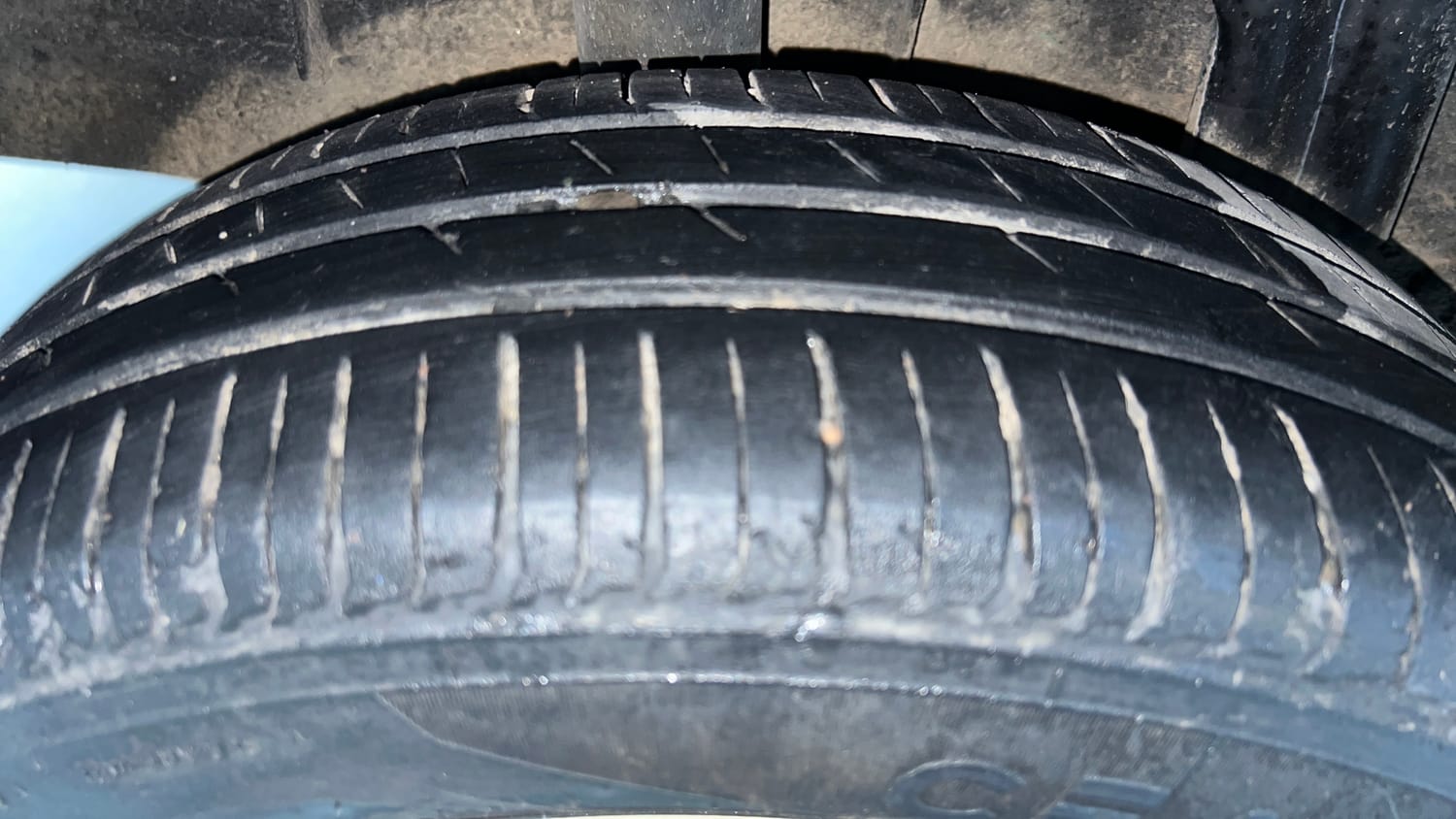 Used 2022 Renault Triber RXZ EASY-R AMT Petrol Automatic tyres RIGHT REAR TYRE TREAD VIEW