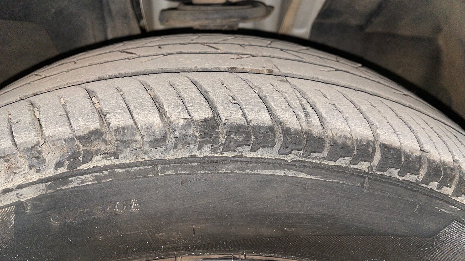 Used 2023 Nissan Magnite XV Premium Turbo CVT Petrol Automatic tyres RIGHT FRONT TYRE TREAD VIEW