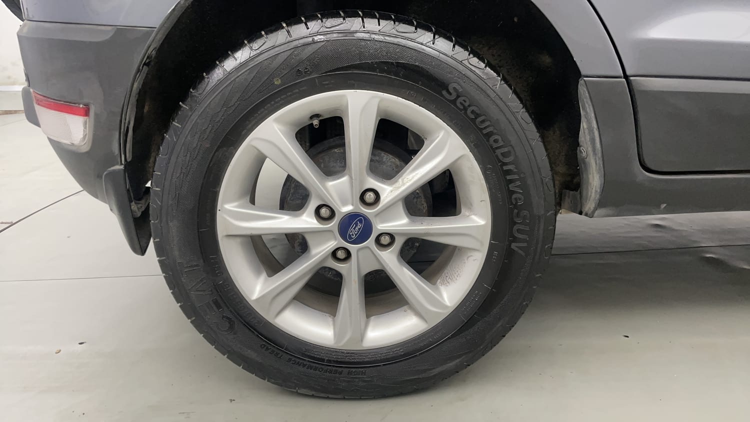 Used 2019 Ford EcoSport Titanium 1.5L TDCi Diesel Manual tyres RIGHT REAR TYRE RIM VIEW
