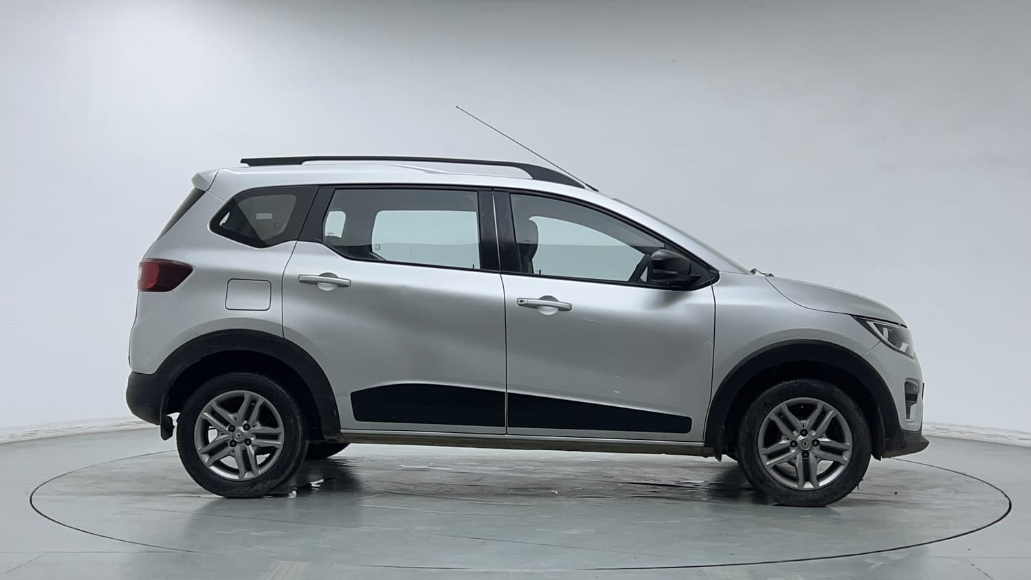 Used 2022 Renault Triber RXZ EASY-R AMT Petrol Automatic exterior RIGHT SIDE VIEW