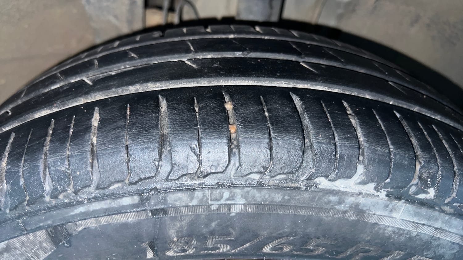 Used 2022 Renault Triber RXZ EASY-R AMT Petrol Automatic tyres RIGHT FRONT TYRE TREAD VIEW