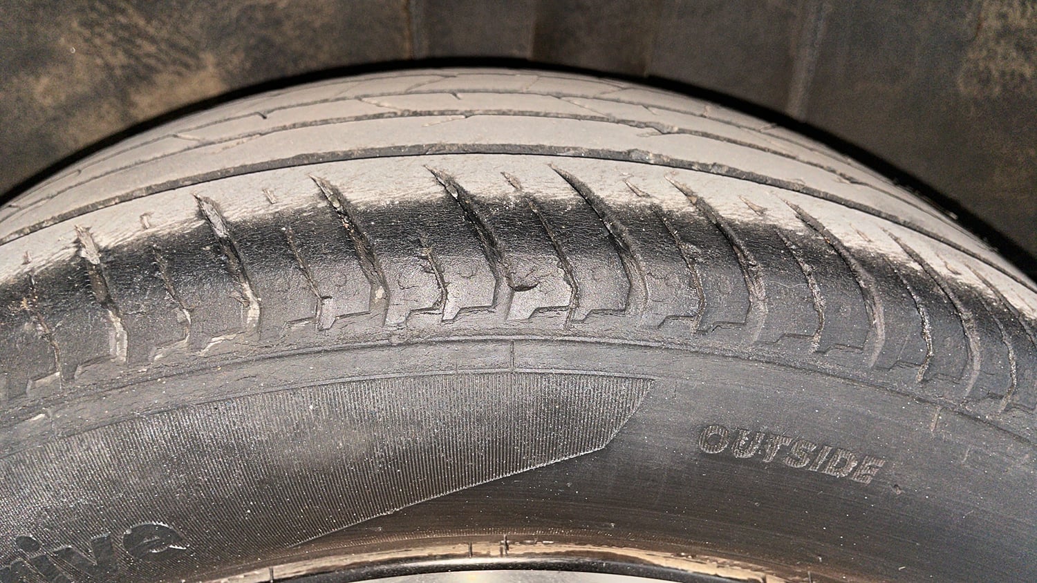 Used 2023 Nissan Magnite XV Premium Turbo CVT Petrol Automatic tyres LEFT REAR TYRE TREAD VIEW
