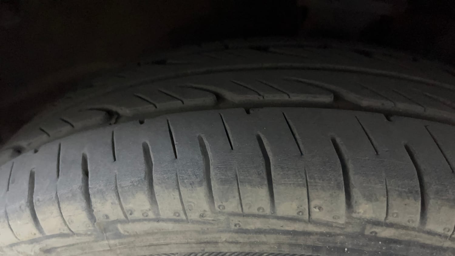 Used 2016 Maruti Suzuki Alto 800 LXi Petrol Manual tyres LEFT FRONT TYRE TREAD VIEW