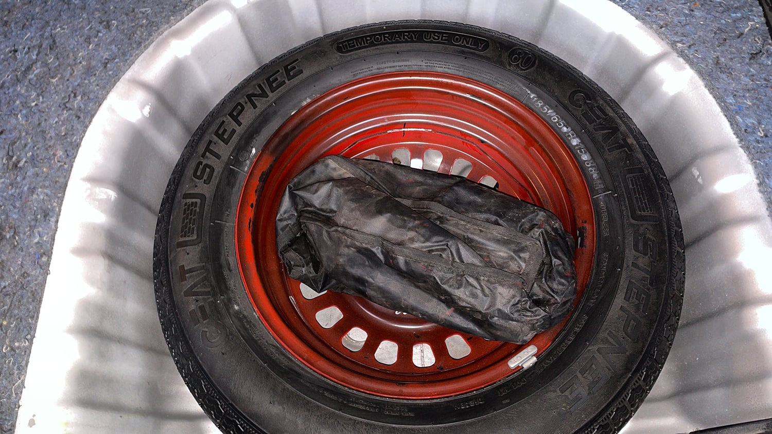 Used 2023 Nissan Magnite XV Premium Turbo CVT Petrol Automatic tyres SPARE TYRE VIEW