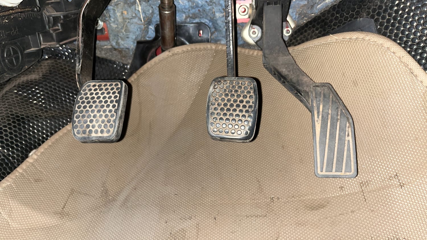 Used 2016 Maruti Suzuki Alto 800 LXi Petrol Manual interior PEDALS VIEW