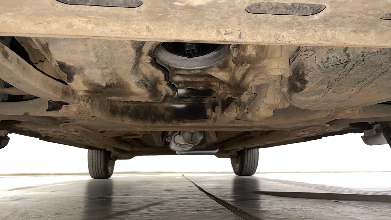 Used 2023 Nissan Magnite XV Premium Turbo CVT Petrol Automatic extra FRONT LEFT UNDERBODY VIEW