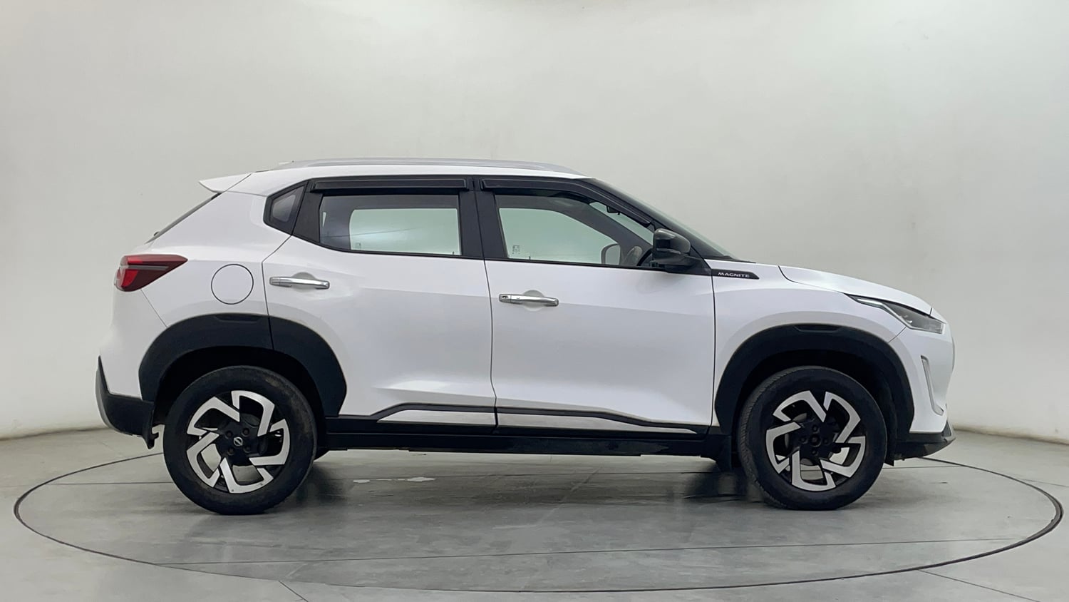 Used 2023 Nissan Magnite XV Premium Turbo CVT Petrol Automatic exterior RIGHT SIDE VIEW