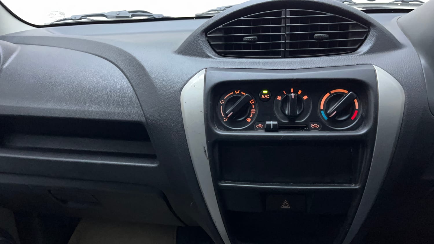 Used 2016 Maruti Suzuki Alto 800 LXi Petrol Manual interior MUSIC SYSTEM & AC CONTROL VIEW