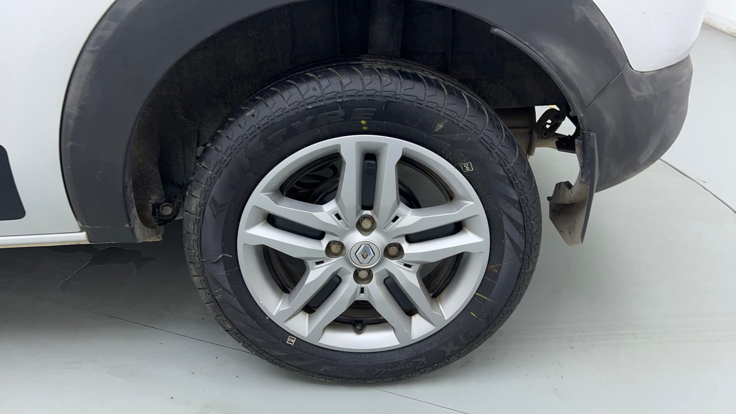 Used 2022 Renault Triber RXZ EASY-R AMT Petrol Automatic tyres LEFT REAR TYRE RIM VIEW