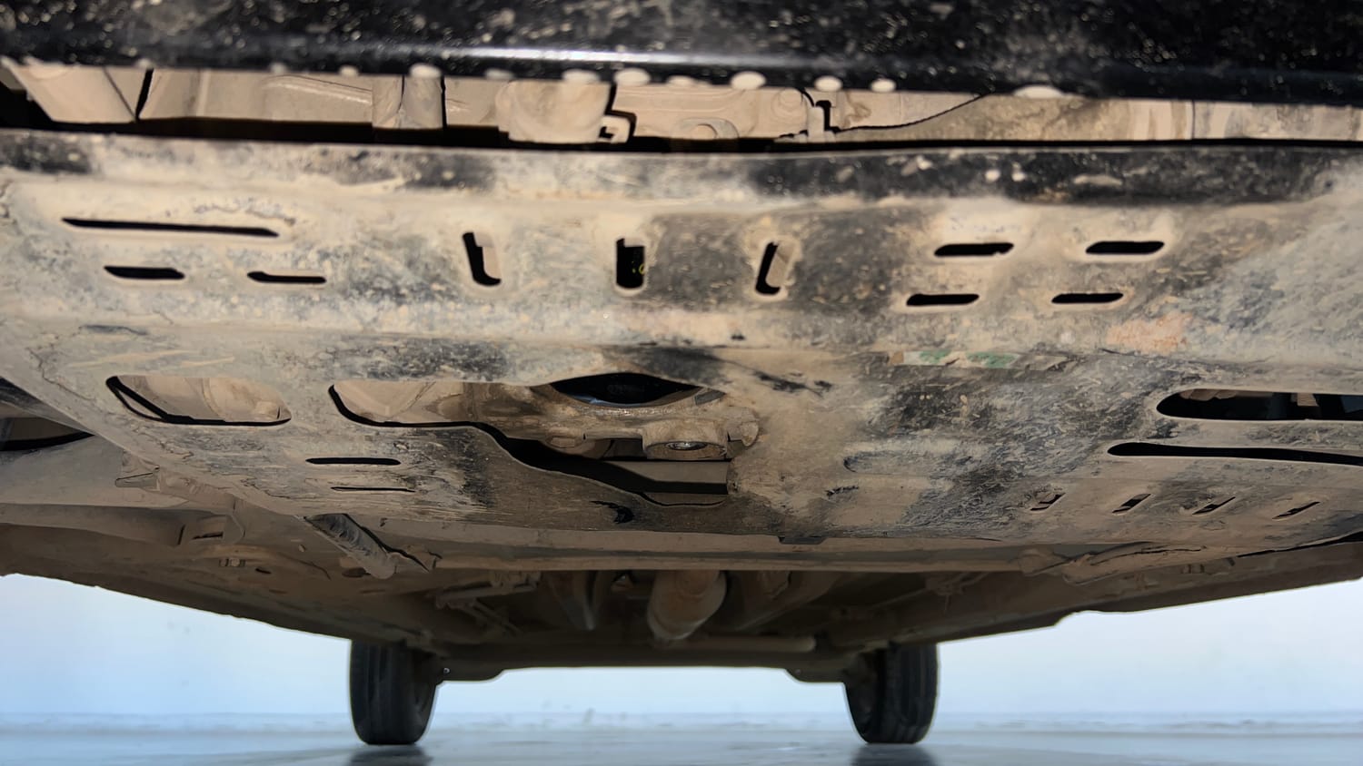 Used 2022 Renault Triber RXZ EASY-R AMT Petrol Automatic extra FRONT LEFT UNDERBODY VIEW