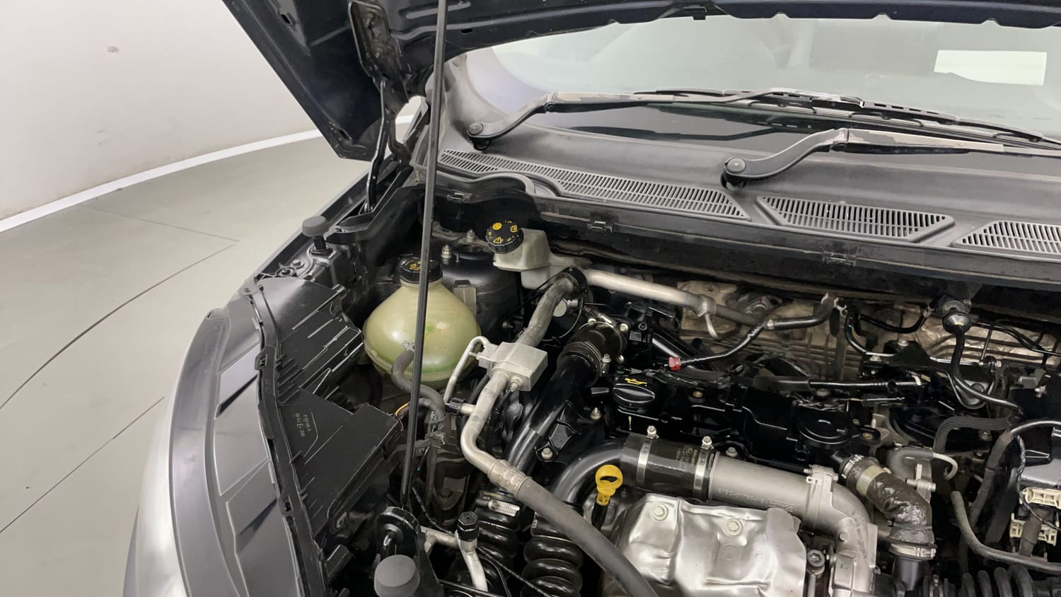 Used 2019 Ford EcoSport Titanium 1.5L TDCi Diesel Manual engine ENGINE RIGHT SIDE HINGE & APRON VIEW