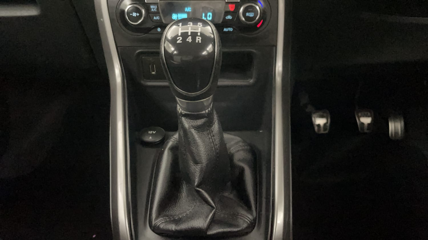 Used 2019 Ford EcoSport Titanium 1.5L TDCi Diesel Manual interior GEAR  KNOB VIEW