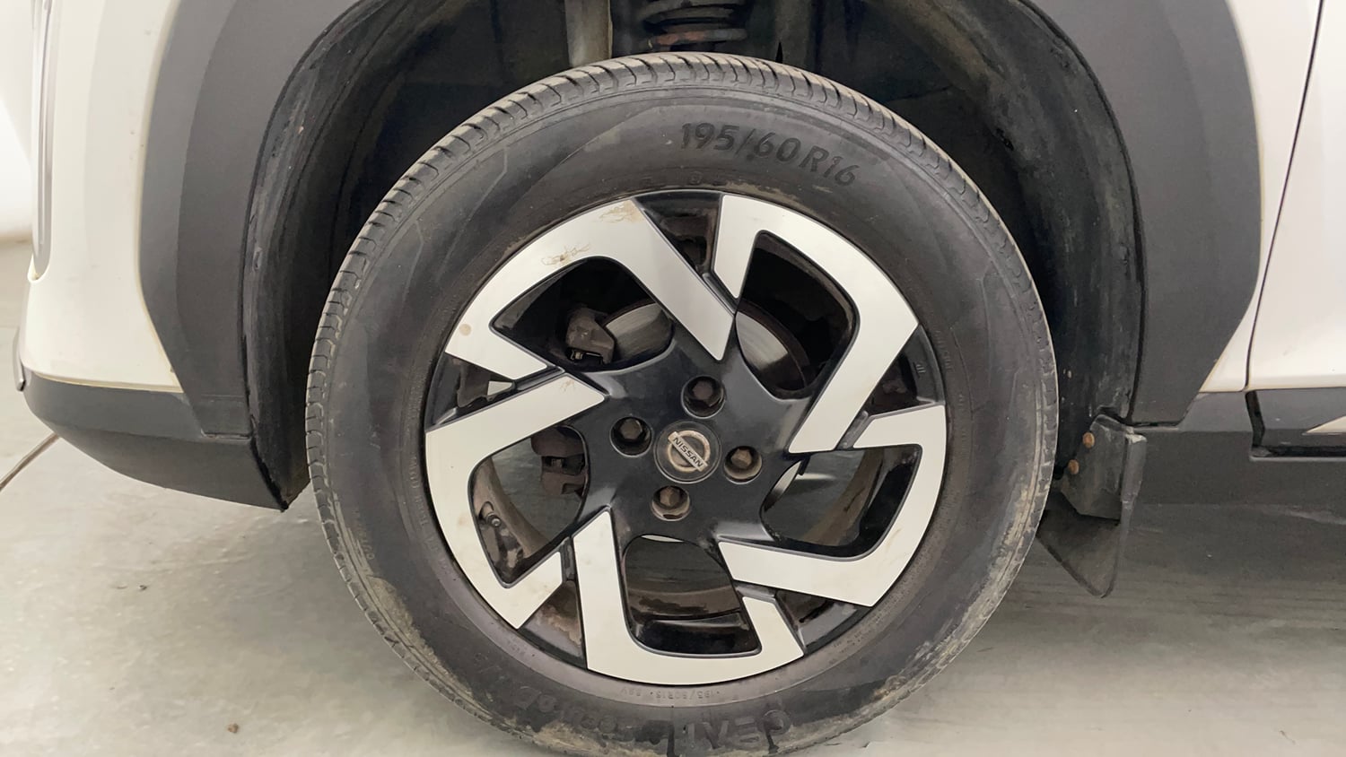 Used 2023 Nissan Magnite XV Premium Turbo CVT Petrol Automatic tyres LEFT FRONT TYRE RIM VIEW