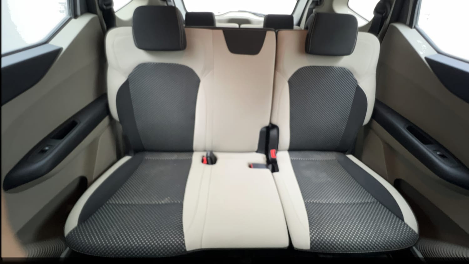 Used 2022 Renault Triber RXZ EASY-R AMT Petrol Automatic interior REAR SEAT CONDITION VIEW
