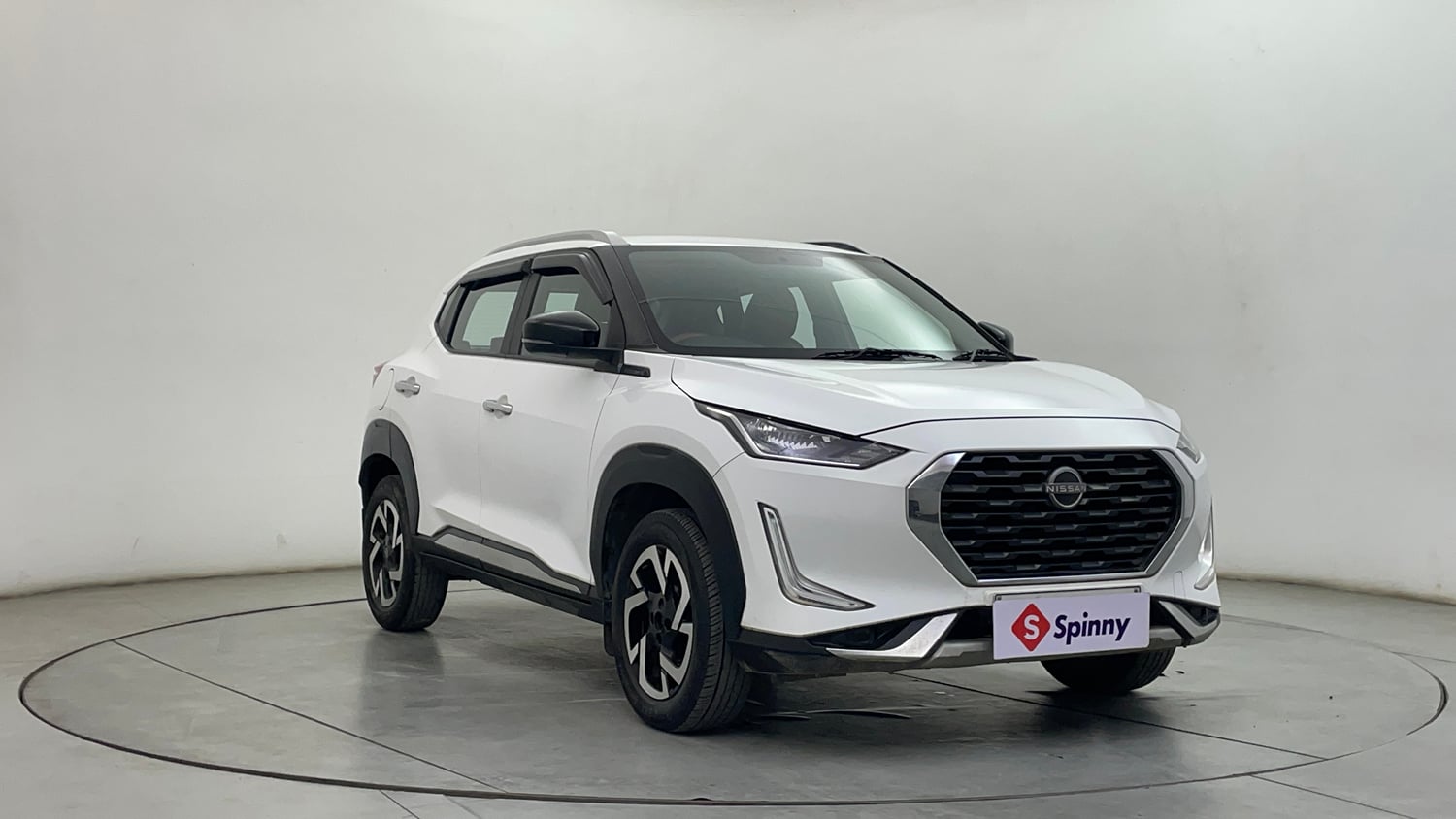 Used 2023 Nissan Magnite XV Premium Turbo CVT Petrol Automatic exterior RIGHT FRONT CORNER VIEW