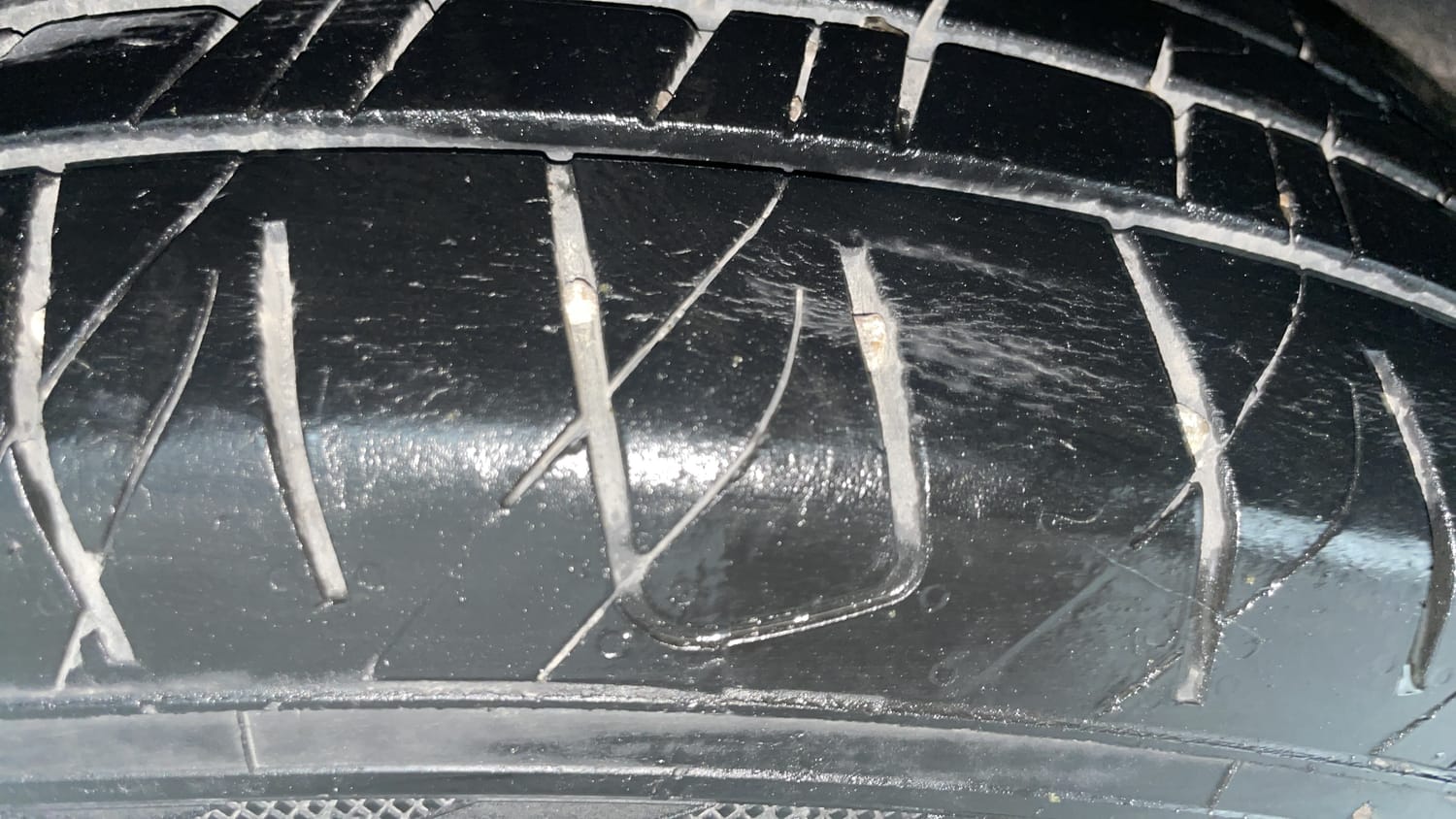Used 2019 Ford EcoSport Titanium 1.5L TDCi Diesel Manual tyres RIGHT REAR TYRE TREAD VIEW