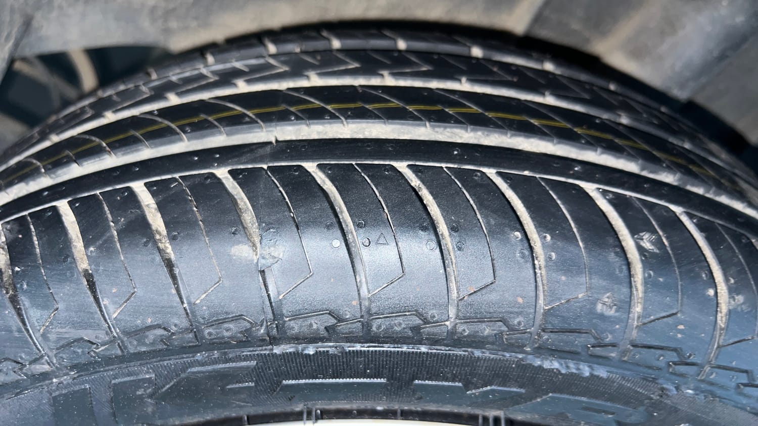 Used 2022 Renault Triber RXZ EASY-R AMT Petrol Automatic tyres LEFT REAR TYRE TREAD VIEW