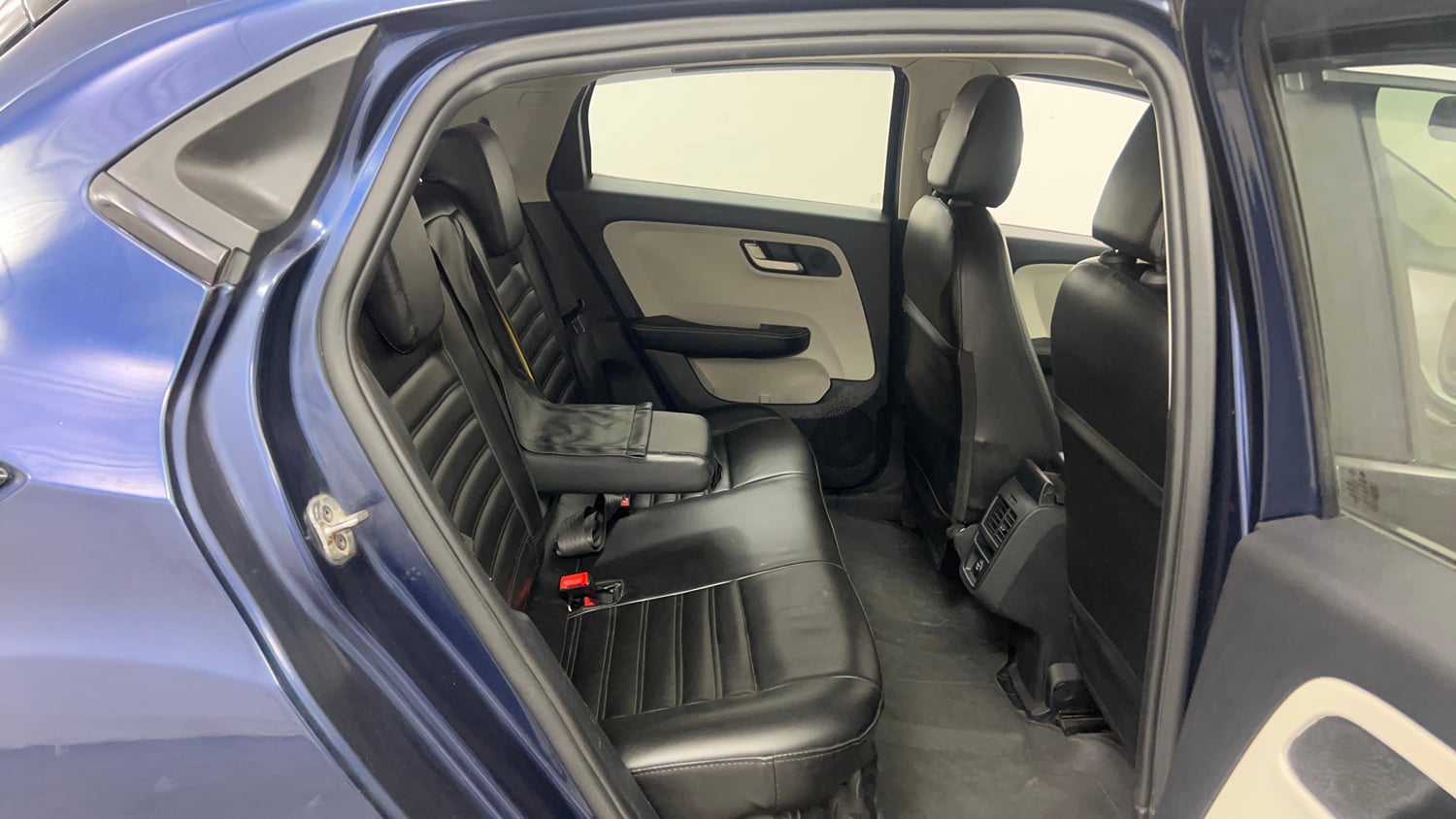 Used 2023 Tata Altroz XZ Plus (S) Diesel Diesel Manual interior RIGHT SIDE REAR DOOR CABIN VIEW