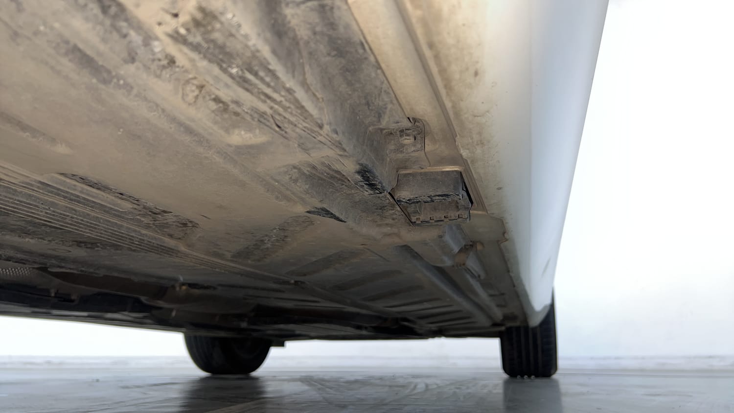 Used 2017 Mercedes-Benz E-Class E 200 Avantgarde Petrol Automatic extra REAR RIGHT UNDERBODY VIEW