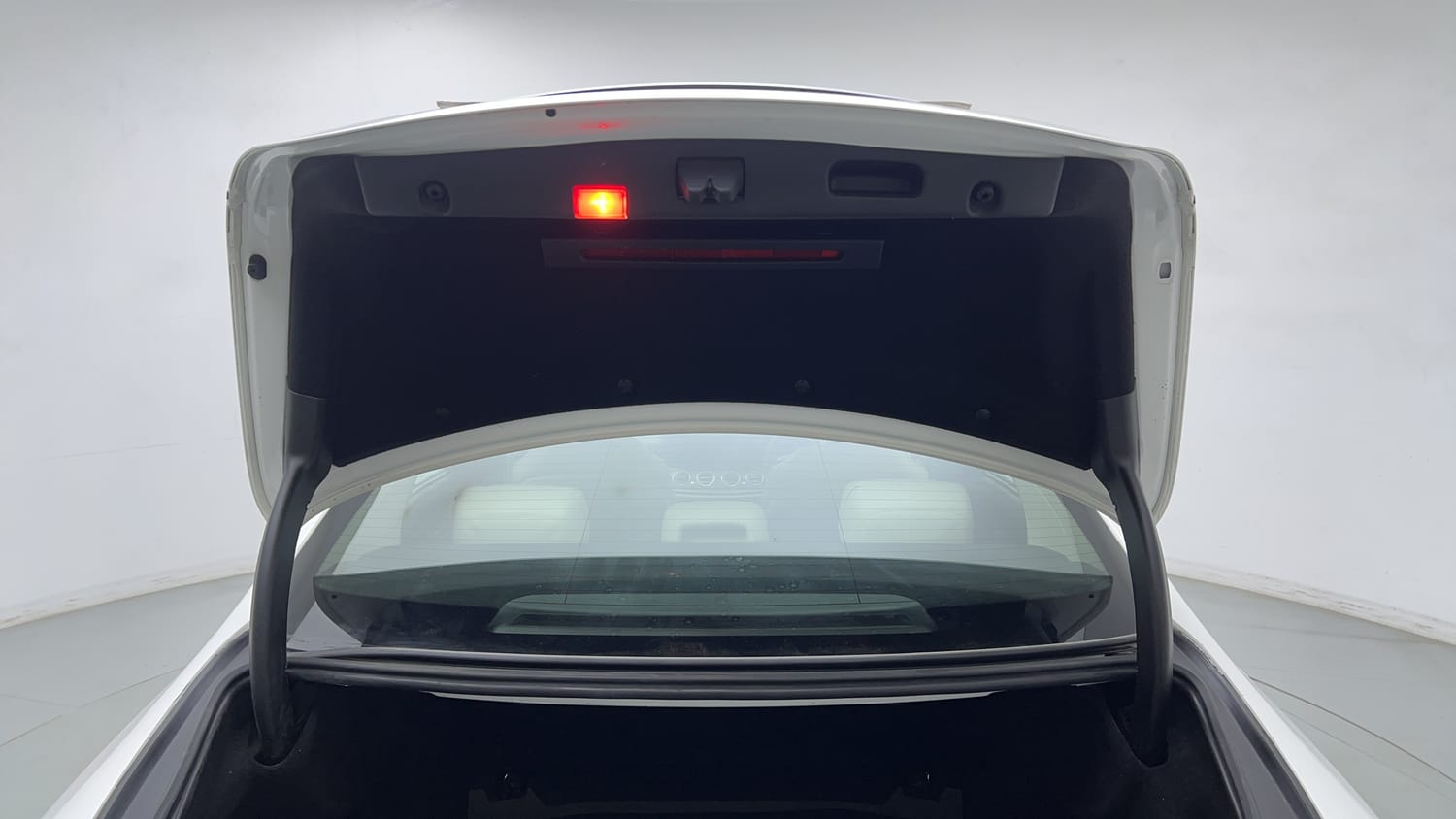 Used 2017 Mercedes-Benz E-Class E 200 Avantgarde Petrol Automatic interior DICKY DOOR OPEN VIEW