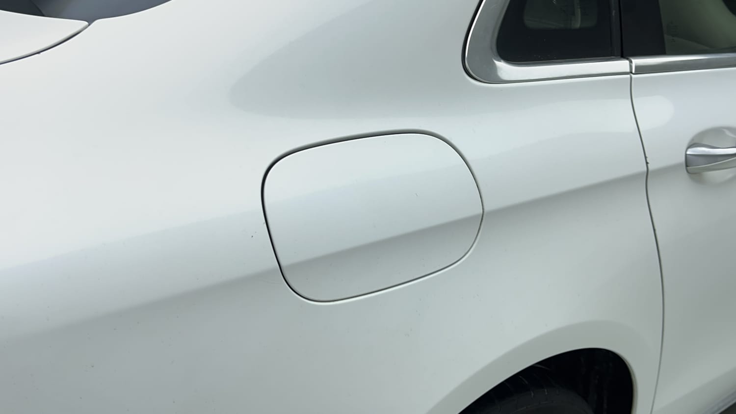 Used 2017 Mercedes-Benz E-Class E 200 Avantgarde Petrol Automatic dents MINOR SCRATCH