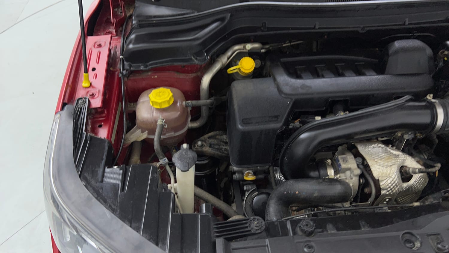 2022 Mahindra XUV 300 W8 (O) 1.5 Diesel-29