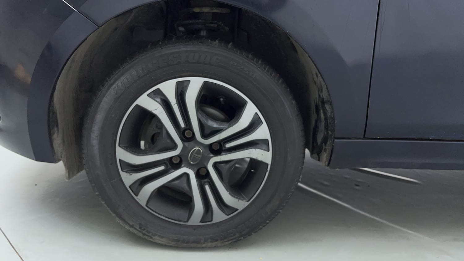 Used 2022 Tata Tigor XZ Plus CNG Cng Manual tyres LEFT FRONT TYRE RIM VIEW