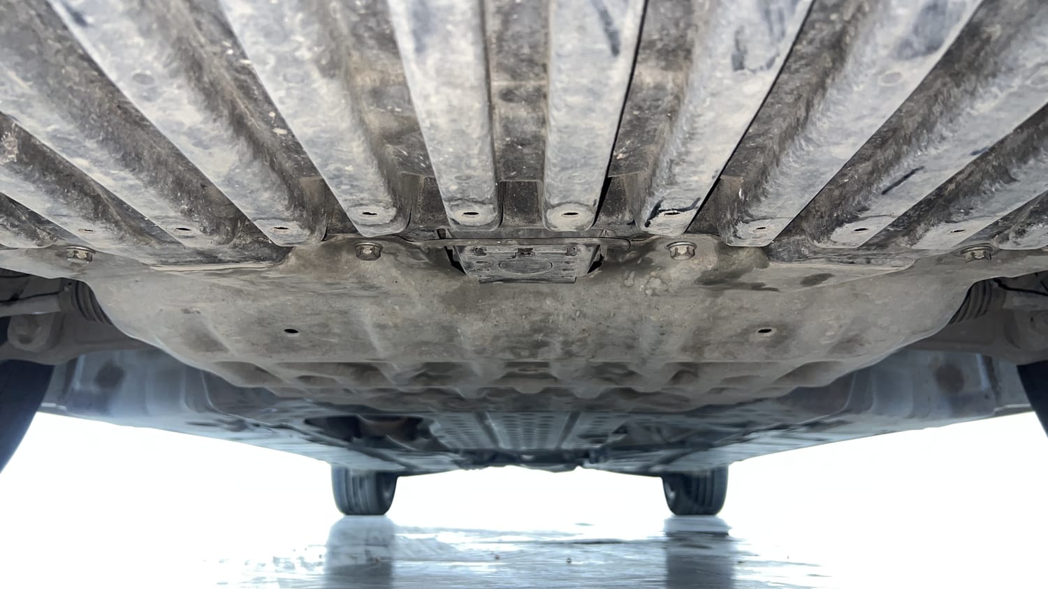 Used 2017 Mercedes-Benz E-Class E 200 Avantgarde Petrol Automatic extra FRONT LEFT UNDERBODY VIEW