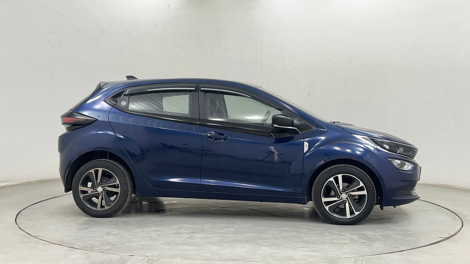 Used 2023 Tata Altroz XZ Plus (S) Diesel Diesel Manual exterior RIGHT SIDE VIEW
