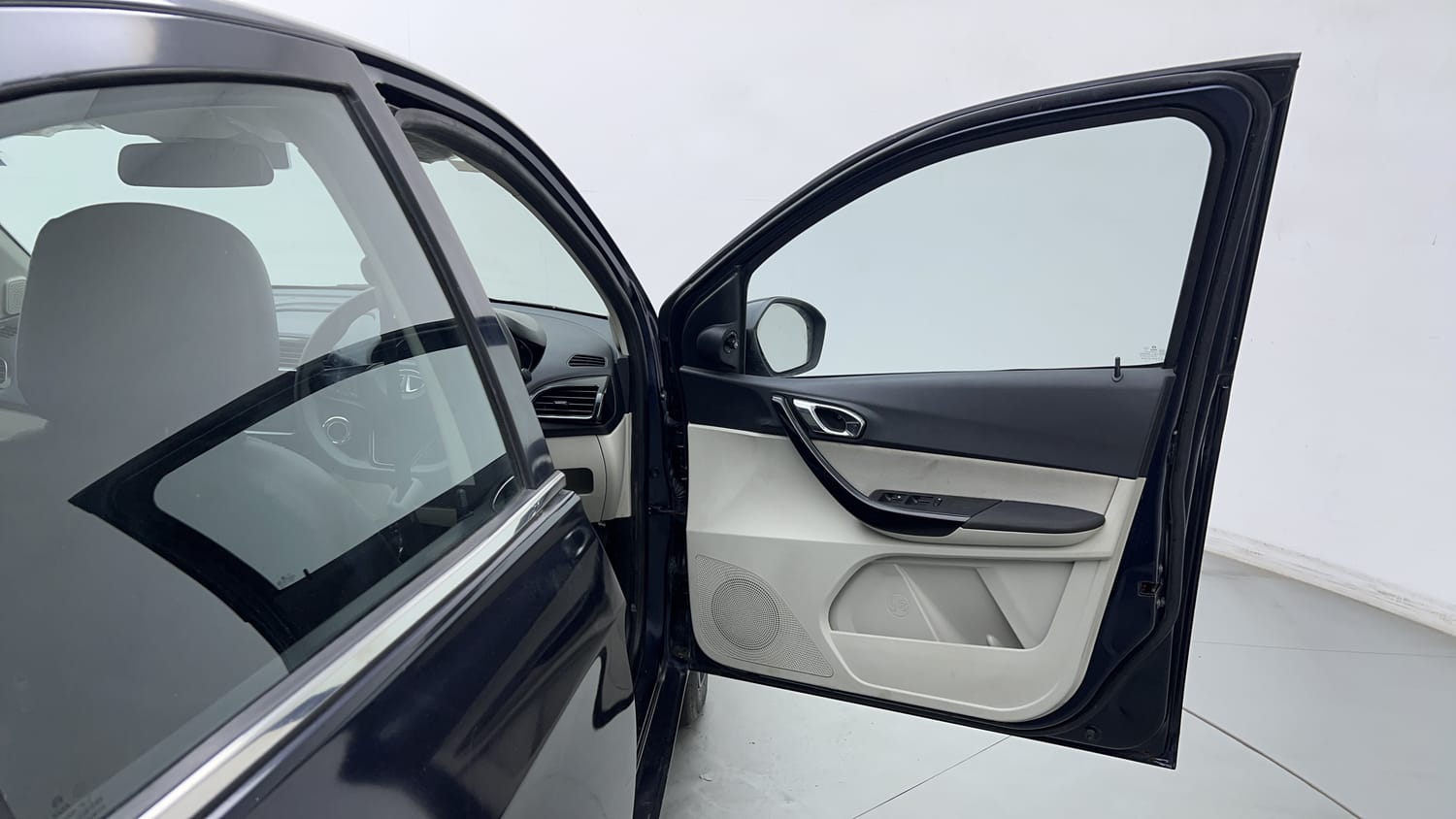 Used 2022 Tata Tigor XZ Plus CNG Cng Manual interior RIGHT FRONT DOOR OPEN VIEW