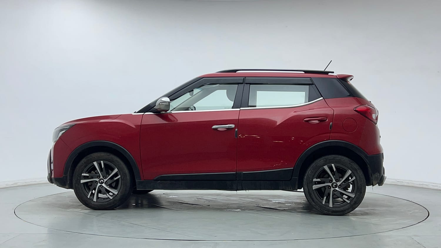 2022 Mahindra XUV 300 W8 (O) 1.5 Diesel-1
