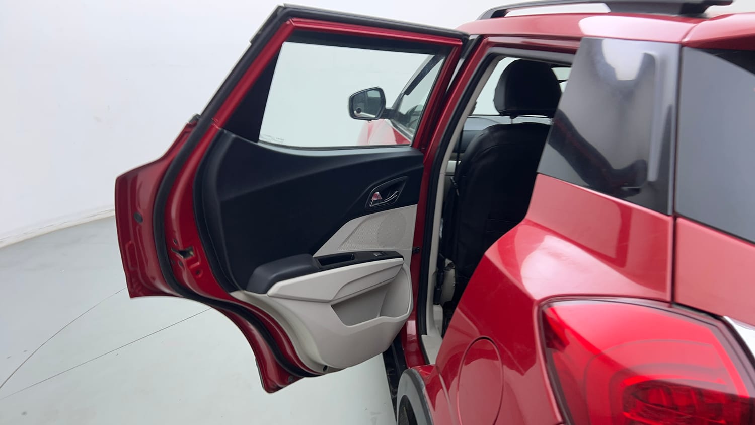 2022 Mahindra XUV 300 W8 (O) 1.5 Diesel-22