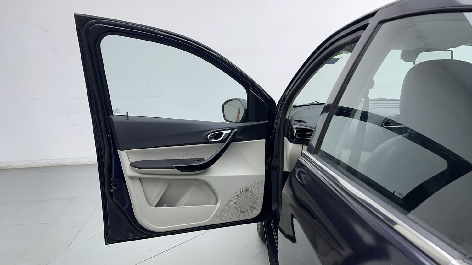 Used 2022 Tata Tigor XZ Plus CNG Cng Manual interior LEFT FRONT DOOR OPEN VIEW