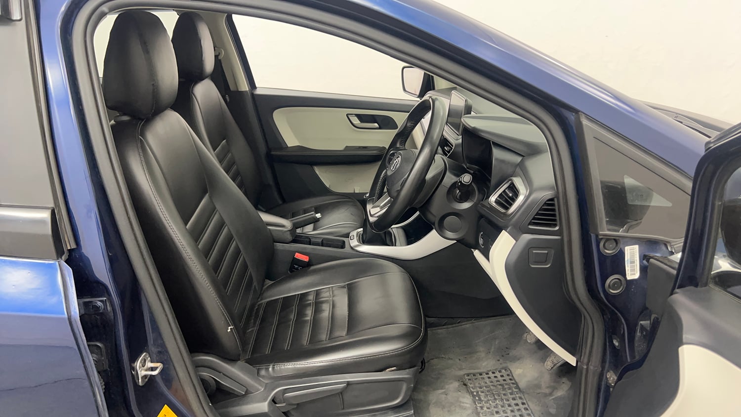 Used 2023 Tata Altroz XZ Plus (S) Diesel Diesel Manual interior RIGHT SIDE FRONT DOOR CABIN VIEW