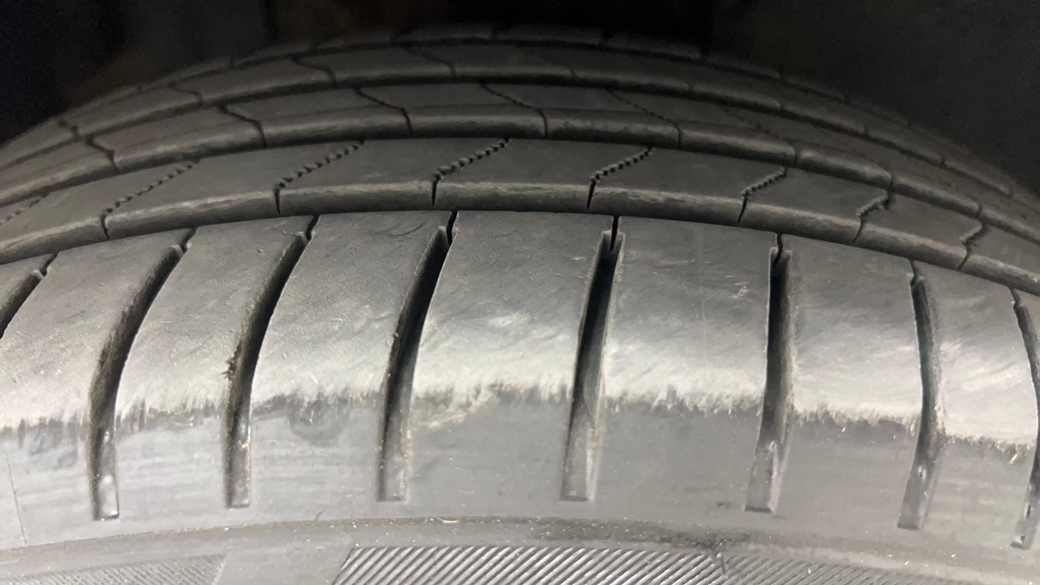 Used 2023 Tata Altroz XZ Plus (S) Diesel Diesel Manual tyres RIGHT FRONT TYRE TREAD VIEW