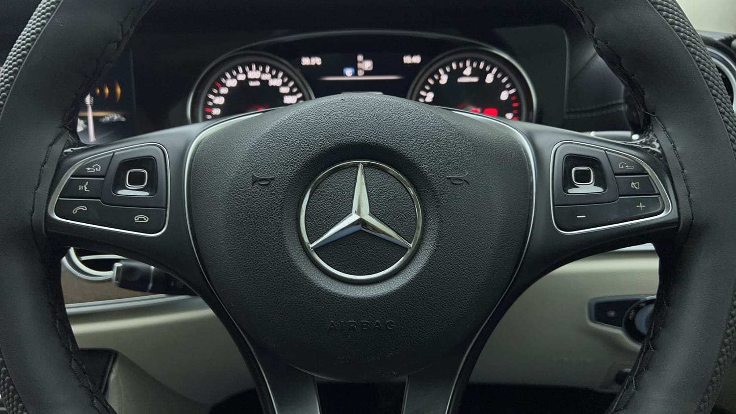 Used 2017 Mercedes-Benz E-Class E 200 Avantgarde Petrol Automatic top_features Cruise control