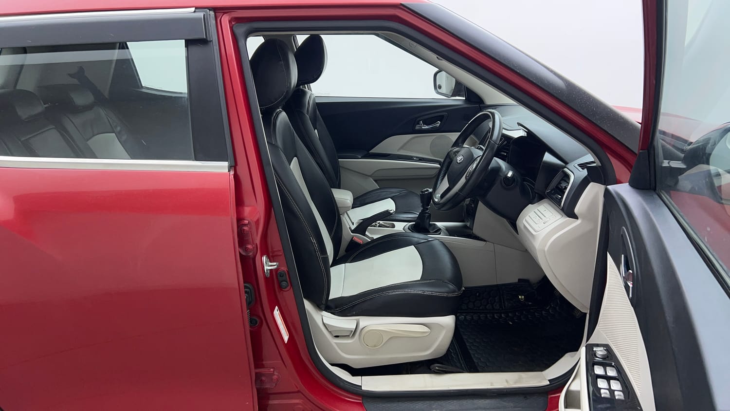 2022 Mahindra XUV 300 W8 (O) 1.5 Diesel-17