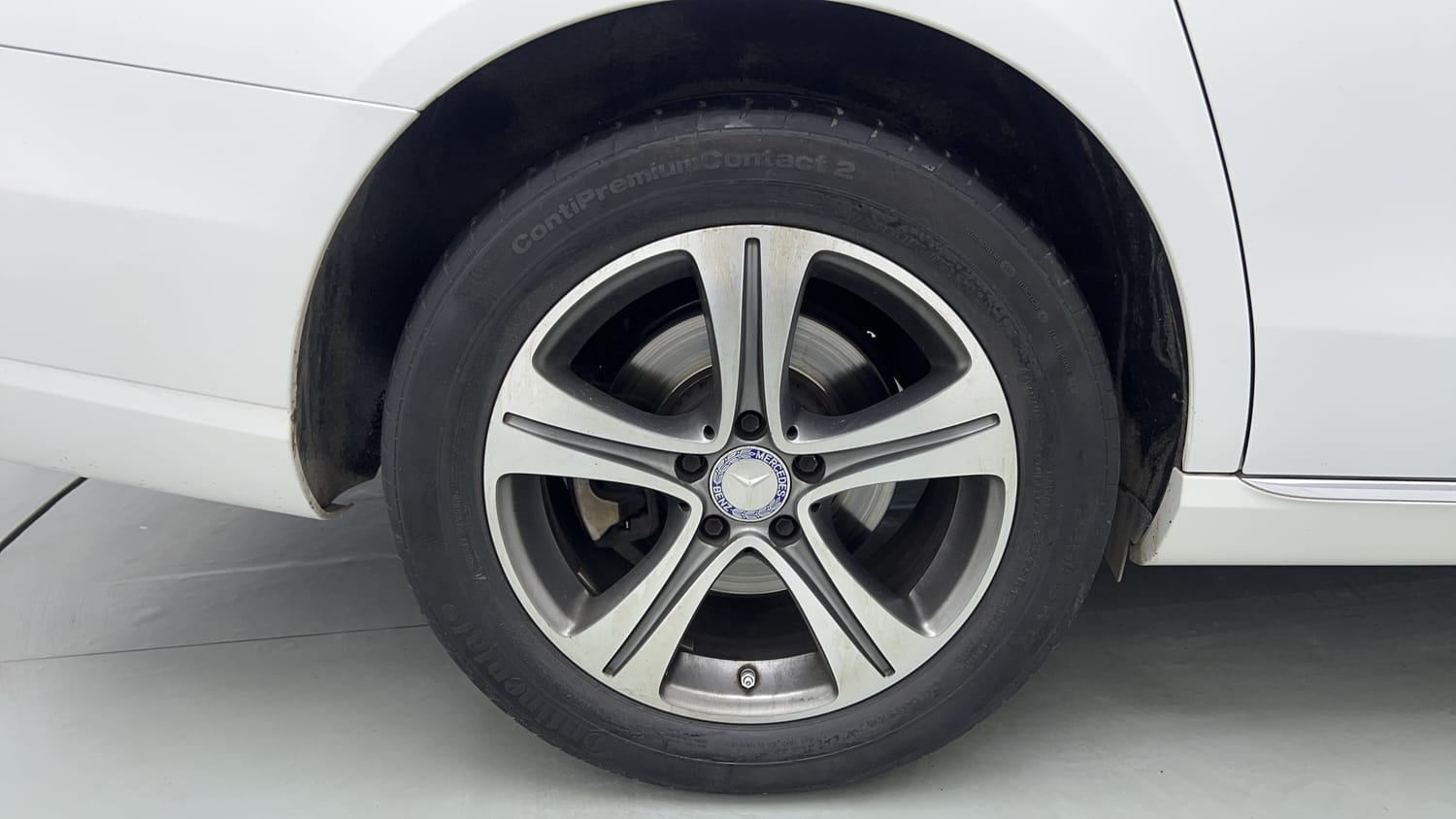 Used 2017 Mercedes-Benz E-Class E 200 Avantgarde Petrol Automatic tyres RIGHT REAR TYRE RIM VIEW
