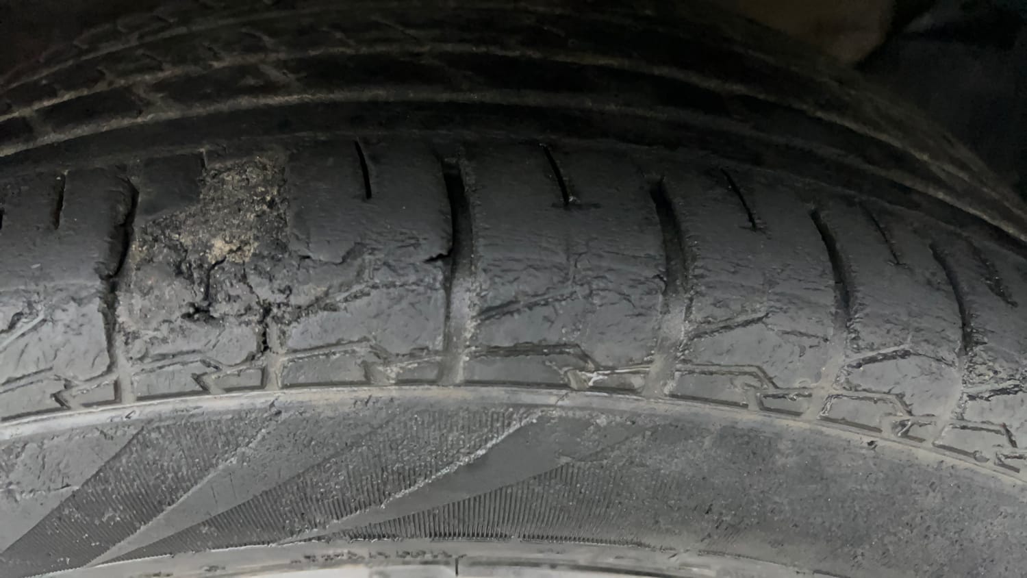 Used 2019 kia Seltos GTX Plus DCT 1.4 Petrol Automatic tyres RIGHT FRONT TYRE TREAD VIEW