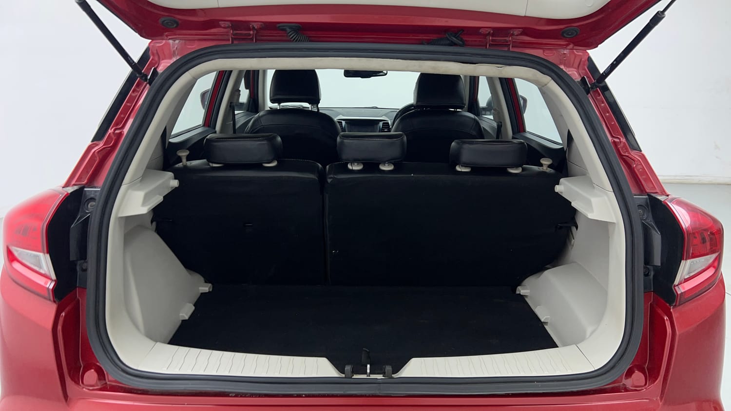 2022 Mahindra XUV 300 W8 (O) 1.5 Diesel-25