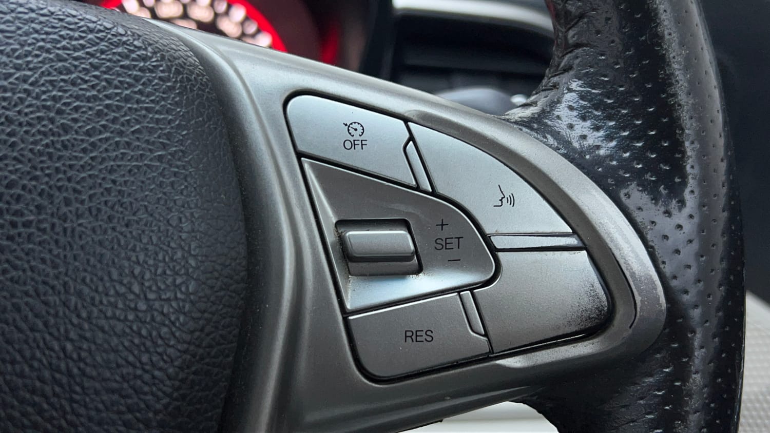 2022 Mahindra XUV 300 W8 (O) 1.5 Diesel-41