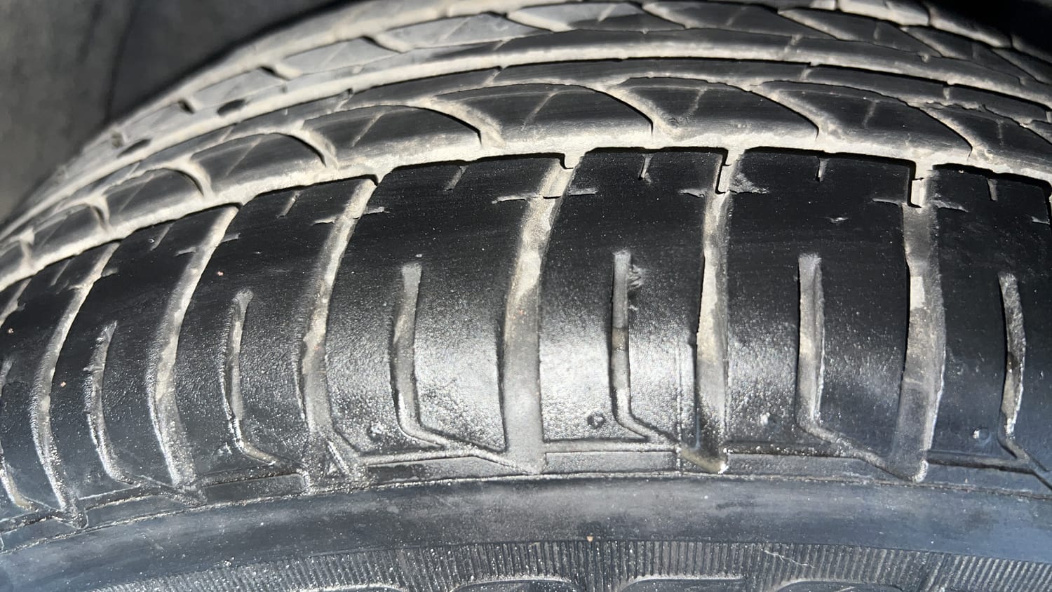 Used 2022 Tata Tigor XZ Plus CNG Cng Manual tyres LEFT FRONT TYRE TREAD VIEW