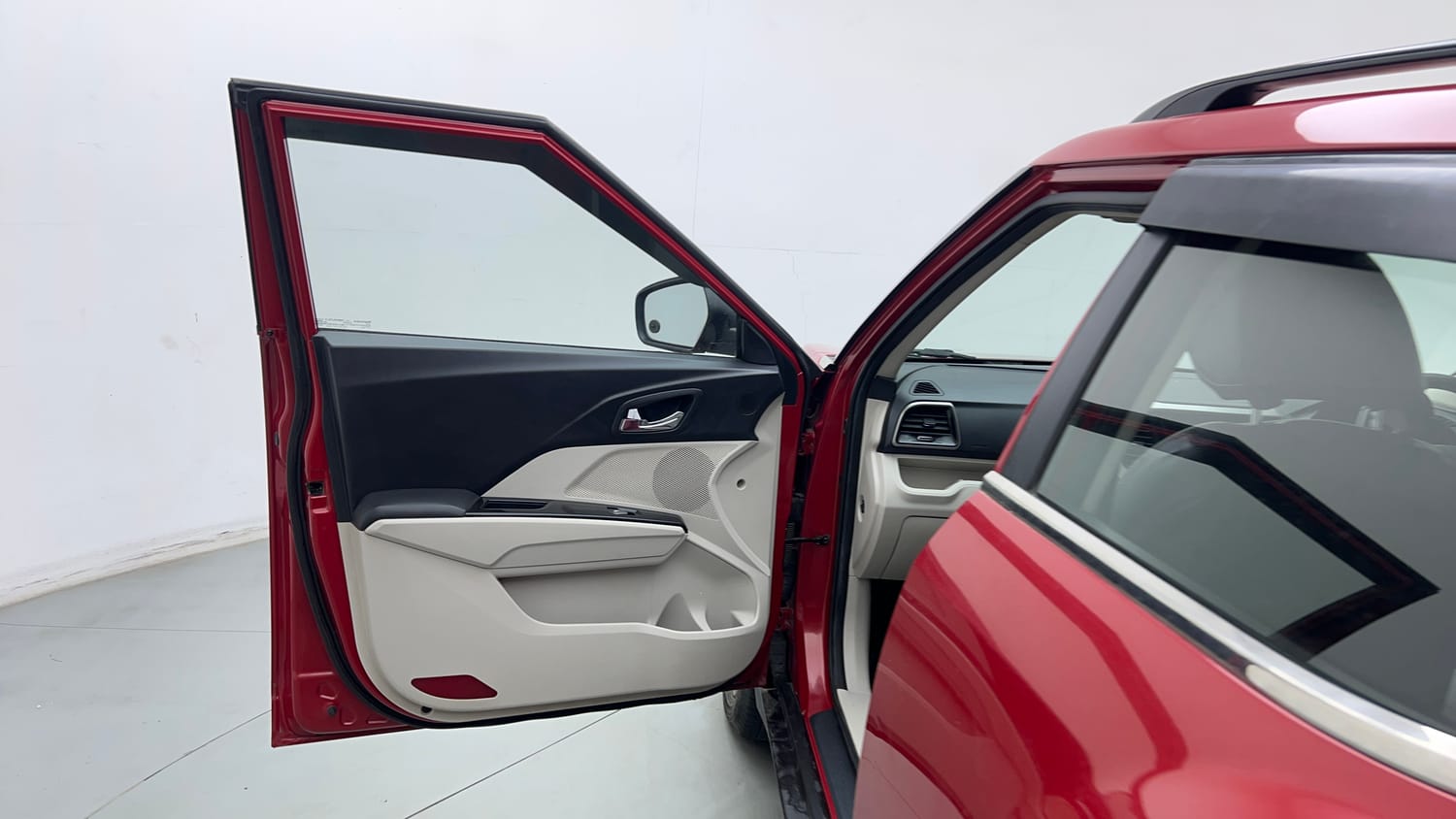 2022 Mahindra XUV 300 W8 (O) 1.5 Diesel-21